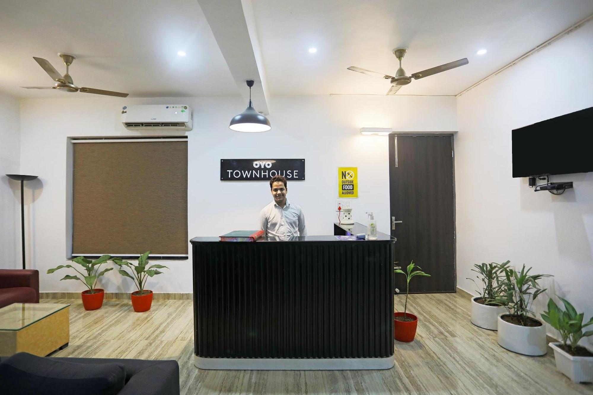 Super Townhouse Cloud Bay, Near Genpact, Sector-69, 4*