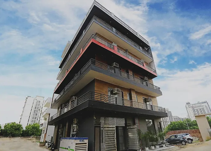 Super Townhouse Cloud Bay, Near Genpact, Sector-69, Gurgaon