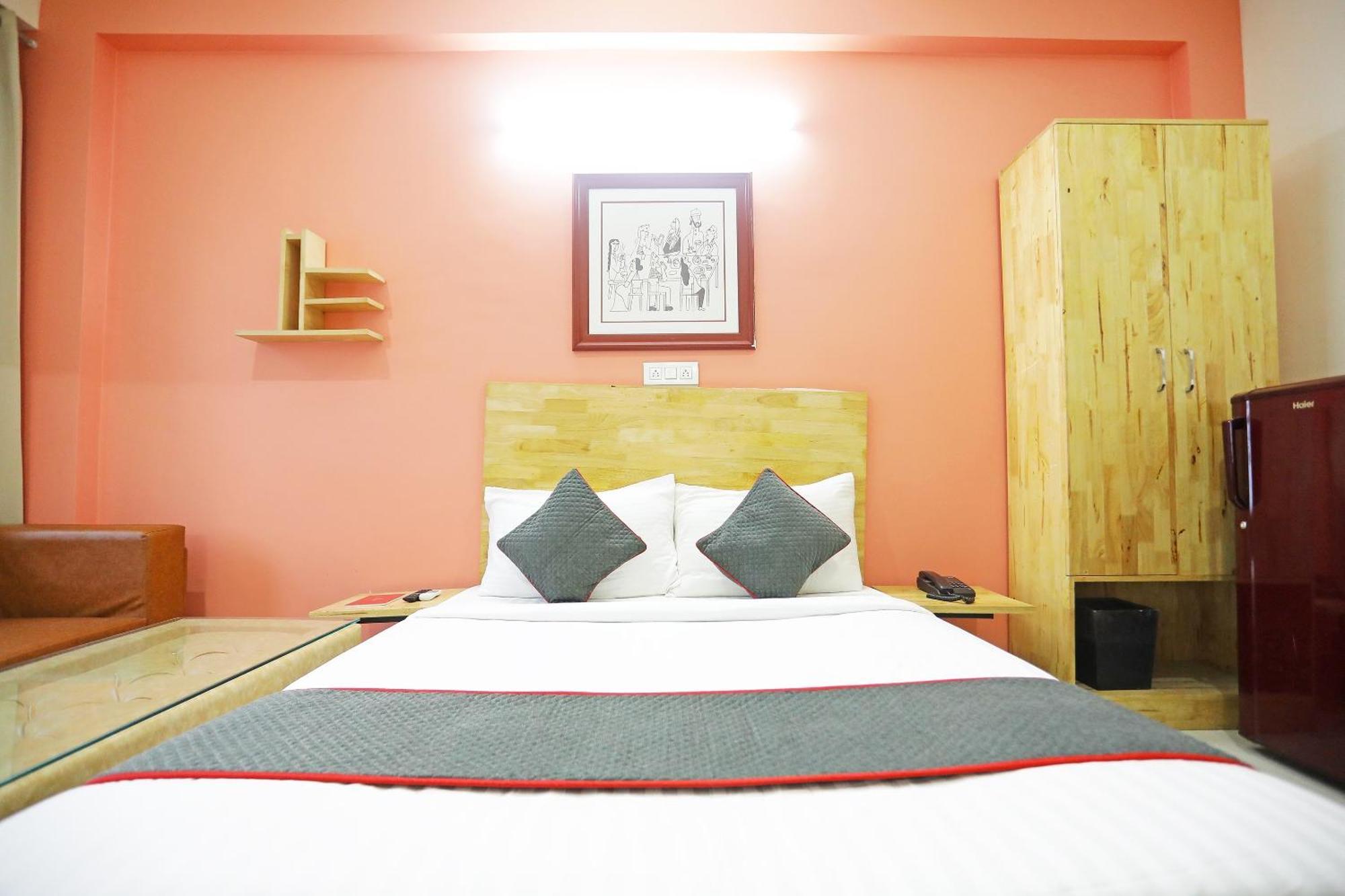 Super Townhouse Cloud Bay, Near Genpact, Sector-69, Hotel 4*