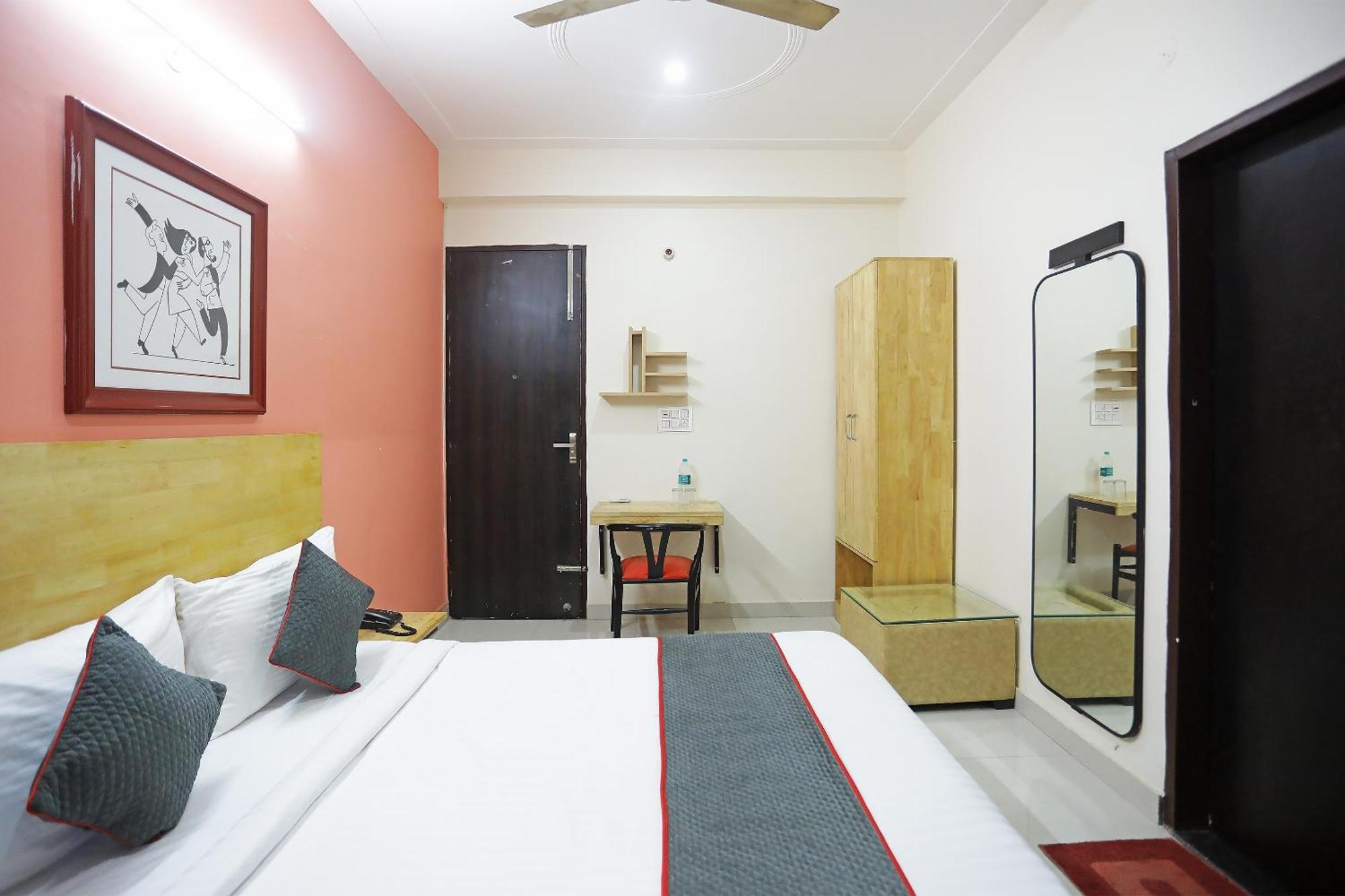 Hotel Super Townhouse Cloud Bay, Near Genpact, Sector-69,