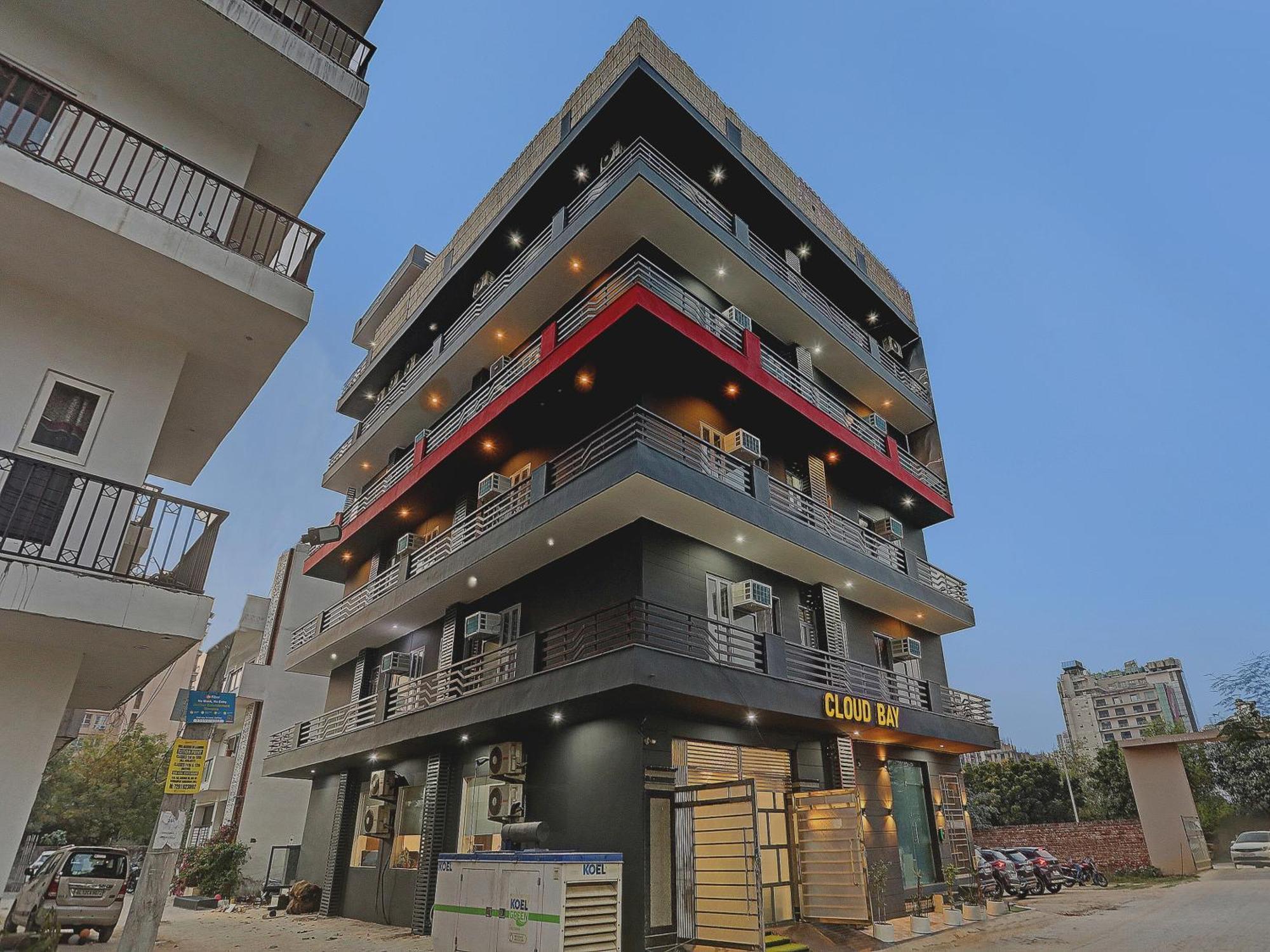 Super Townhouse Cloud Bay, Near Genpact, Sector-69, 4* Gurgaon