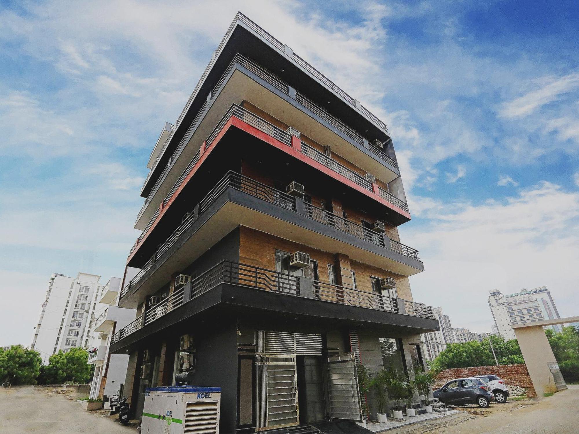 Super Townhouse Cloud Bay, Near Genpact, Sector-69, Hotel 4*